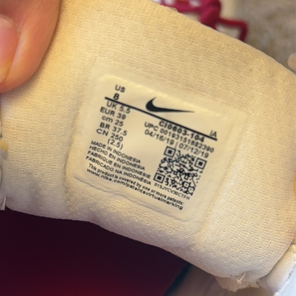 Nike shoes - Picture 4 of 4